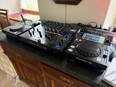Pioneer DJM-A9 + 2× XDJ-700 inklusive Decksaver & Oehlbach-Kabel