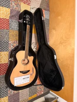 Yamaha APX 600 Electro-Acoustic Guitar + Hard Guitar Case.