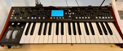 Behringer Deepmind 6 Synthesizer