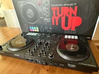 Hercules DJControl Inpulse T7 + maßgefertigtes Thomann Case