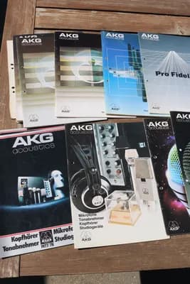 AKG Produktkataloge / Prospekte / Bedienungsanleitungen
