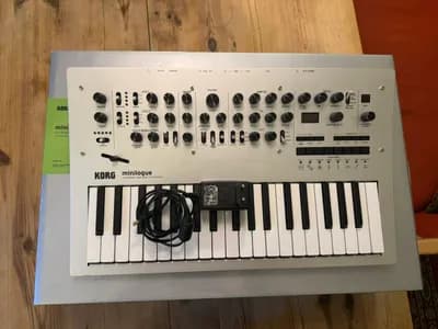 Korg Minilogue mit OVP und Netzteil