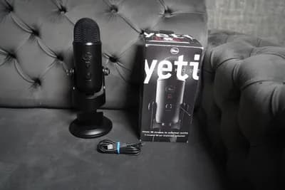 Blue Yeti USB Mikrofon Blackout Streaming Podcast Gaming in OVP