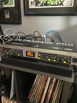 Behringer Ultragain MIC2200 mic preamp
