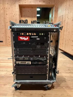 Professionelles Dynacord PowerMate 1600-3 Rack - komplett verkabelt