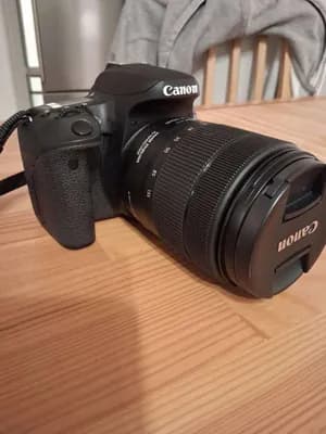 Canon SLR Digital Camera (24.2 MP, 7.7 cm (3 Inch)