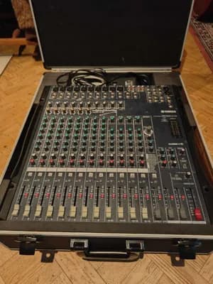 Yamaha MG 166 CX 16 Kanal USB Mischpult Mixer + Effektgerät 6 Bus 19 Zoll (inkl. hard-case)