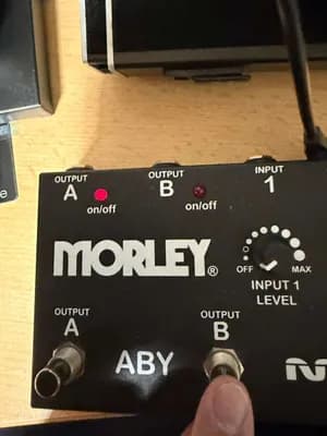 Bestücktes Pedalboard + Netzteil