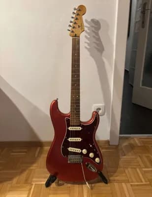 Fender Player Plus Stratocaster Aged Candy Apple Red