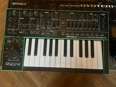 Roland Aira System-1 - PLUG-OUT SYNTHESIZER - mit OVP & SH-101 Panel Overalay