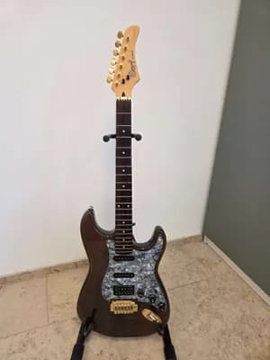 Cort Stature Gold Stratocaster