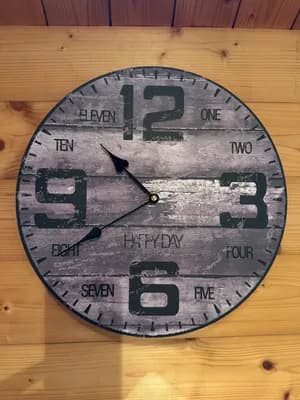 Wanduhr "Happy Day" im Vintage/ Shabby Chic Look-Holz-Optik