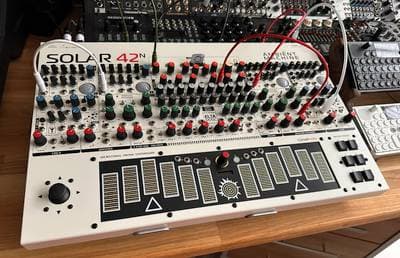 ELTA Music SOLAR 42N - Drone/ Ambient Synth - NEU/ nie benutzt, inkl. Tasche