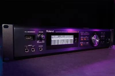 Roland INTEGRA 7-Die Referenz-Klasse aller Soundmodule und Synth. Module/6000 Roland Sounds/ Jupiter 4/6/8/50/80/ Fantom Series usw.) fabriksneu -unbenutzt in neuem Gator Doppelverschluss Case verbaut! Details siehe Text Bildergalerie!