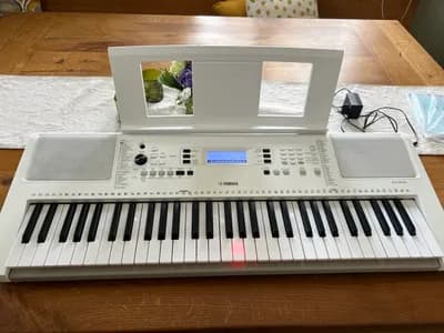 Yamaha EZ-300 Keyboard - neuwertig, wenig benutzt
