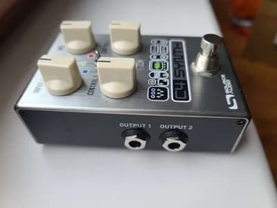 Effektpedal für Gitarre und Bass, Source Audio SA 249 One Serie C4 Synth