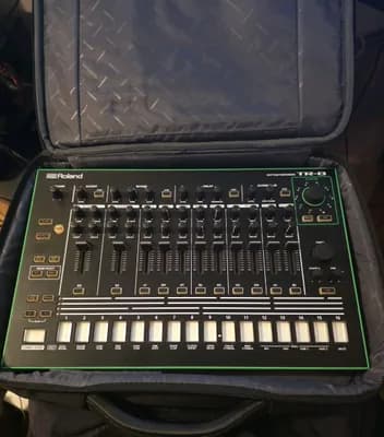 Roland TR-8
