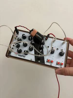 sismosynths magyrus (synthesizer)