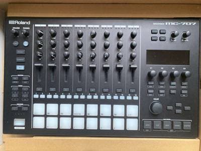 MC 707 Roland Groovebox + Decksaver