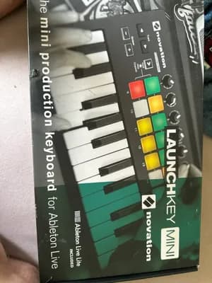 Novation Launchkey Mini MK2 - MIDI Keyboard / Controller