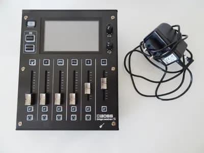 BOSS Gigcaster 5 GCS-5 digitales Mischpult - All-In-One-Audiozentrale für streamende Musiker, Online-Lehrer, Podcaster und Content Creator
