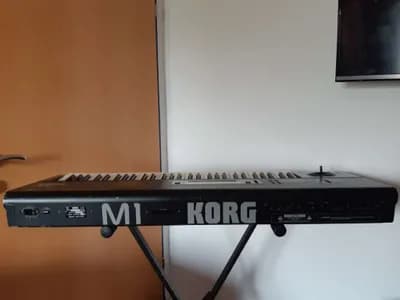 Synthesizer Sammlung Korg M1 Roland D50 Yamaha DX7 II