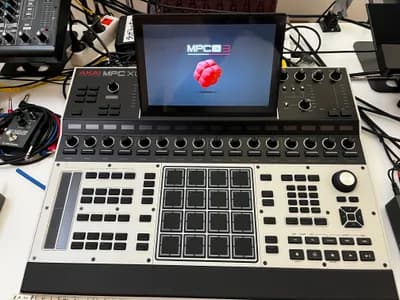 Akai MPC XL Sampler Drummachine Groovebox Workstation DAWless