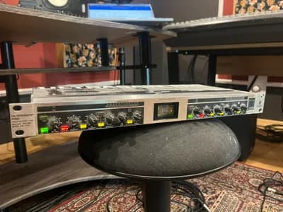 Behringer Ultragain MIC 2200
