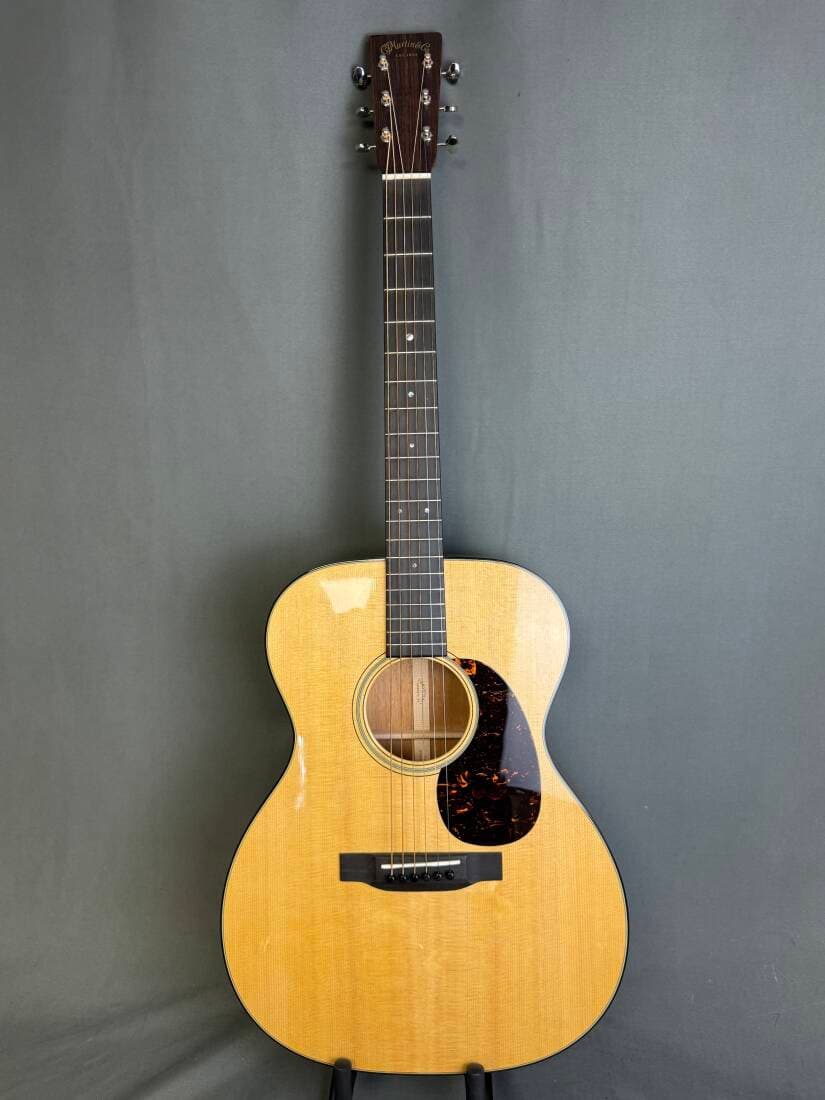 Martin Guitars - 000-18