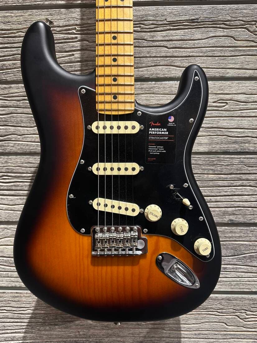 FENDER AM PERFORMER PINE STRAT