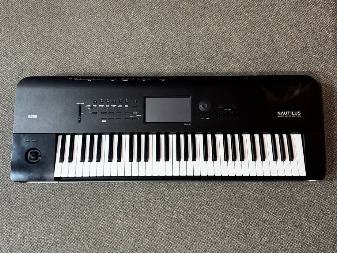 Korg - 61 KEY WORKSTATION SEMI WGT'D (BLACK)