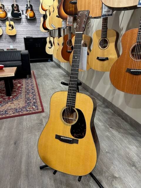 Martin Guitars - D-18 2012