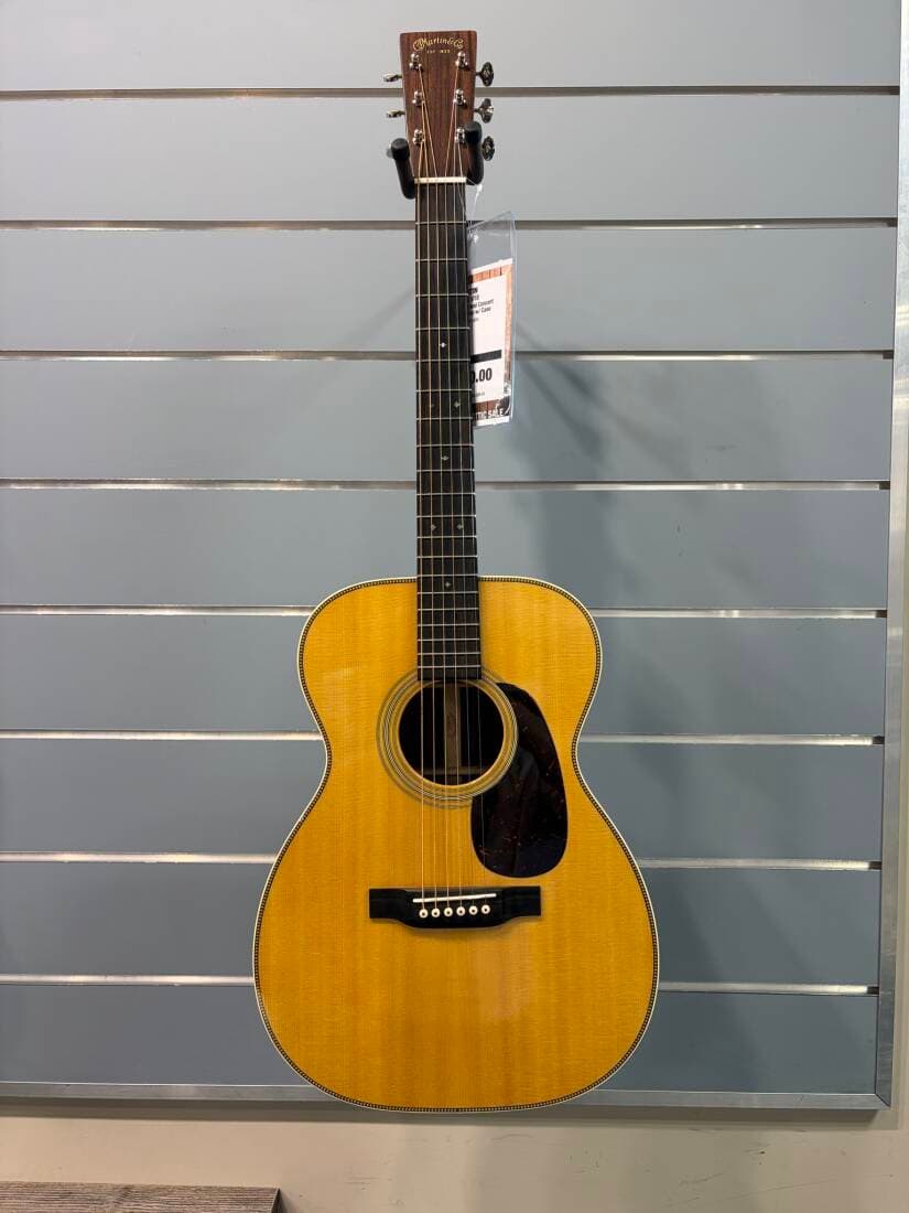 Martin Guitars - 00-28 V18