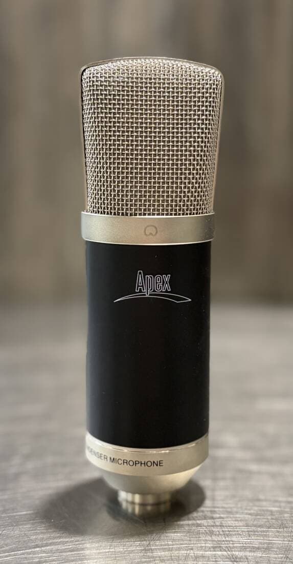 Apex - Compact Studio Condenser Mic with Case - Black