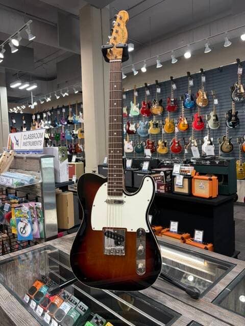 Squier Classic Vibe '60s Custom Telecaster with Laurel Fingerboard - 3-Colour Sunburst