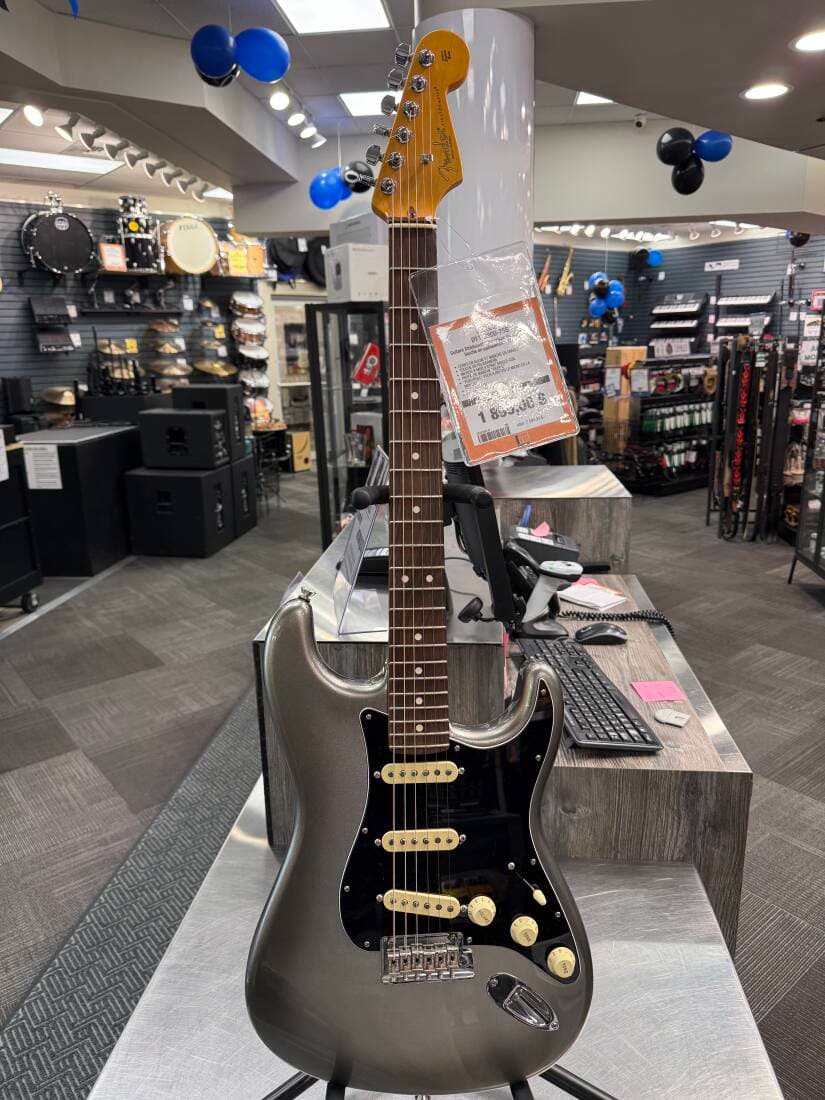 Fender - American Professional II Stratocaster, Rosewood Fingerboard - Mercury
