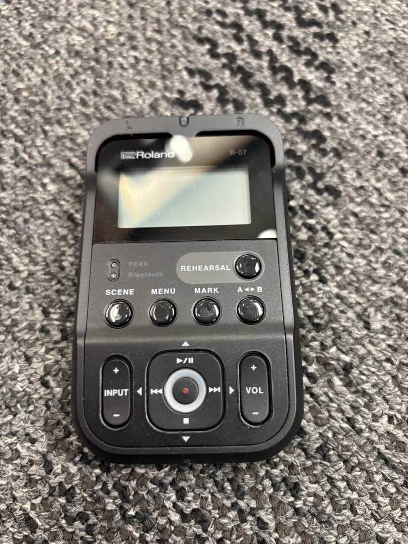 Roland - R-07-BK
