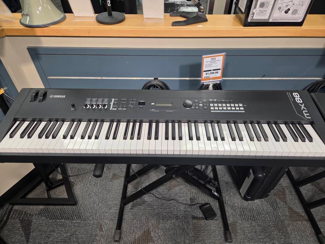 Yamaha - MX88 BK