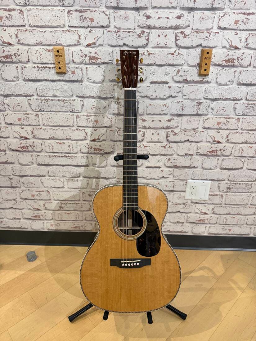Martin Guitars - D18 AUTH 1937
