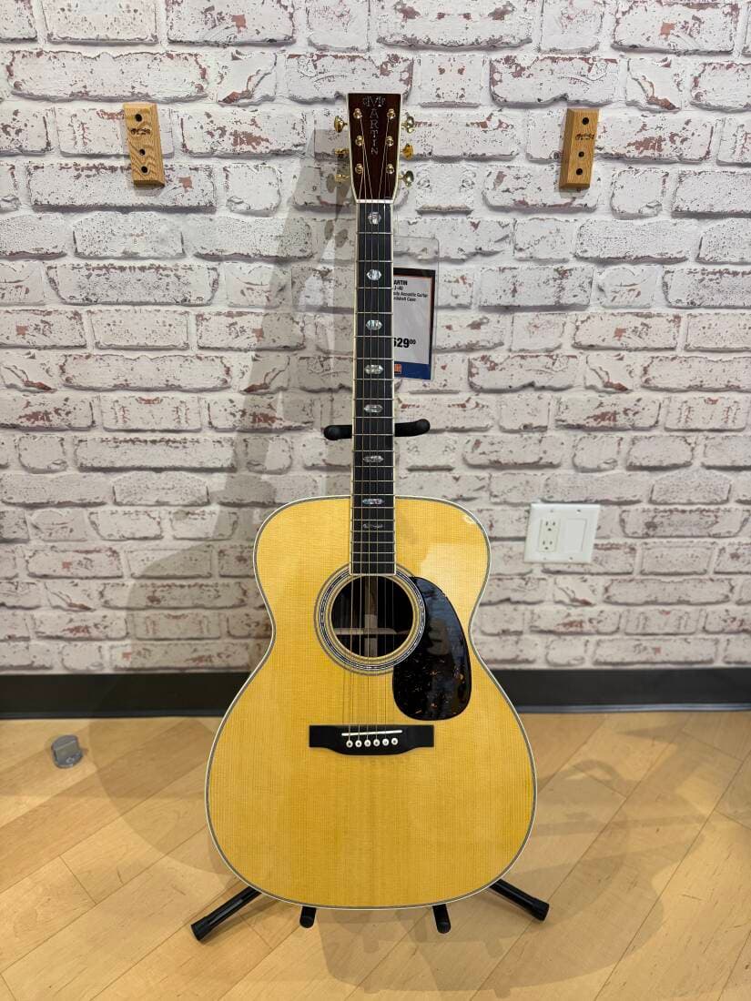 Martin Guitars - J-40