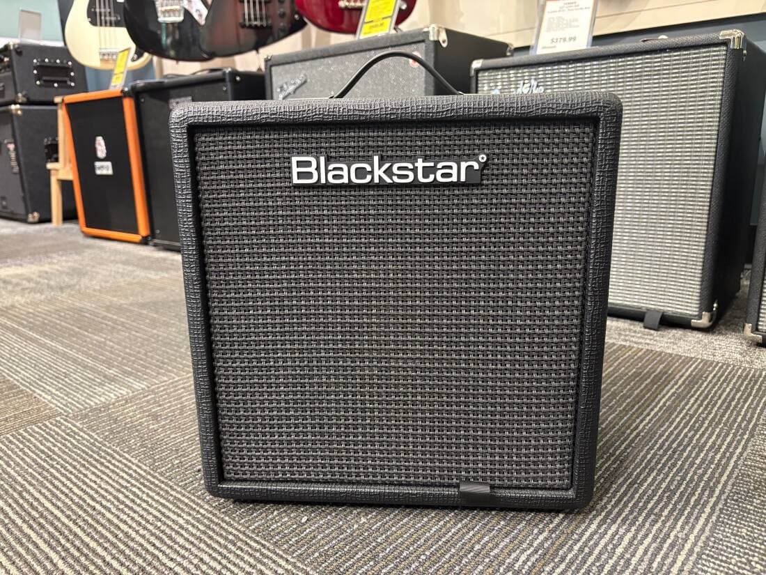 Blackstar Amplification - Debut Bass 15 Watt Combo