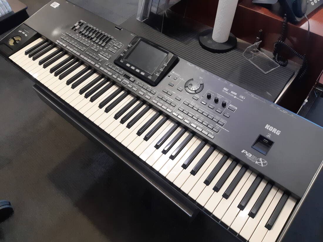 Korg - PA3X-76 Arranging Keyboard