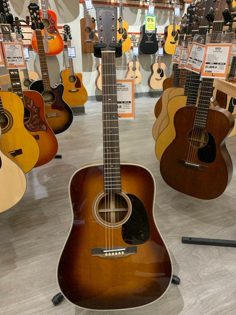 Martin Guitars - HD-28 V18 AMBER