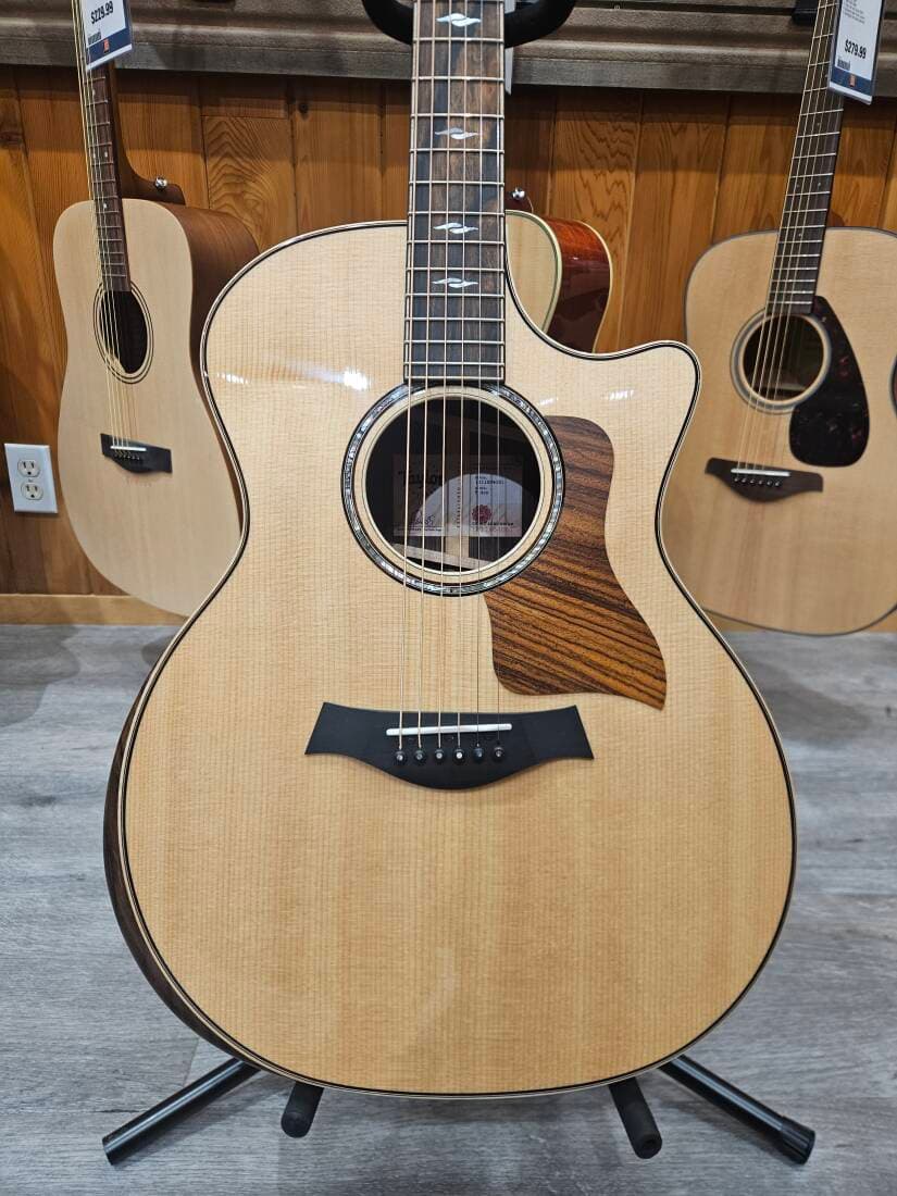 Taylor Guitars 814ce Grand Auditorium Spruce/Rosewood Acoustic-Electric Guitar w/Armrest