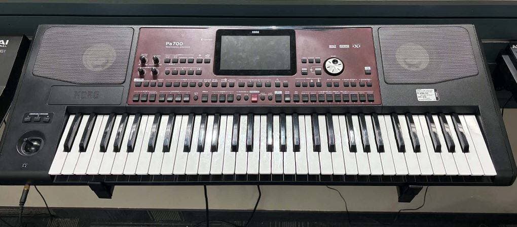 Korg - PA700