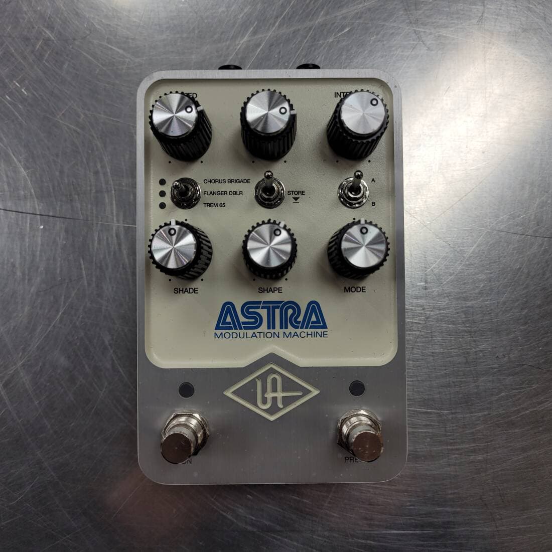 Universal Audio - Astra Modulation Pedal