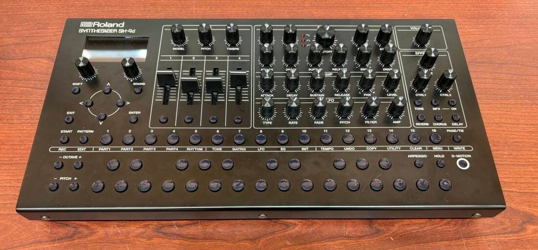 Roland - SH-4D