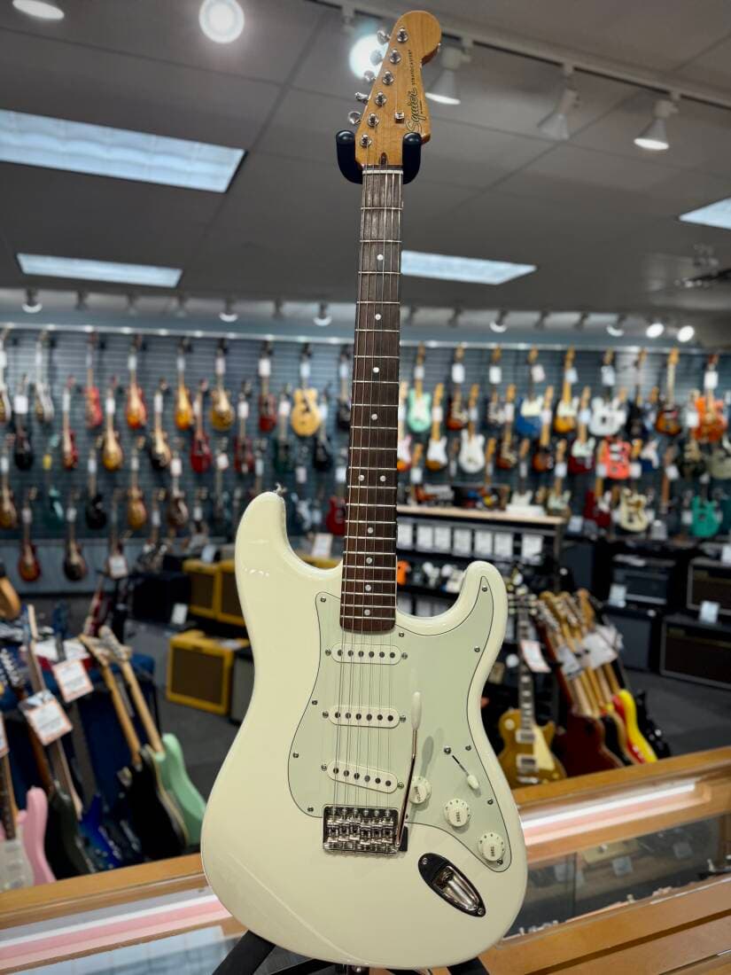 CV Strat Classic Squier Classic Vibe Strat White