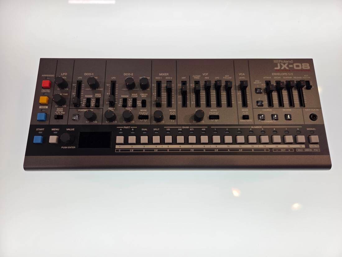 Roland - JX-08