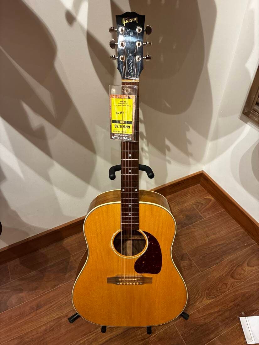 GIBSON J-45 STUDIO WALNUT NATURAL W/C
